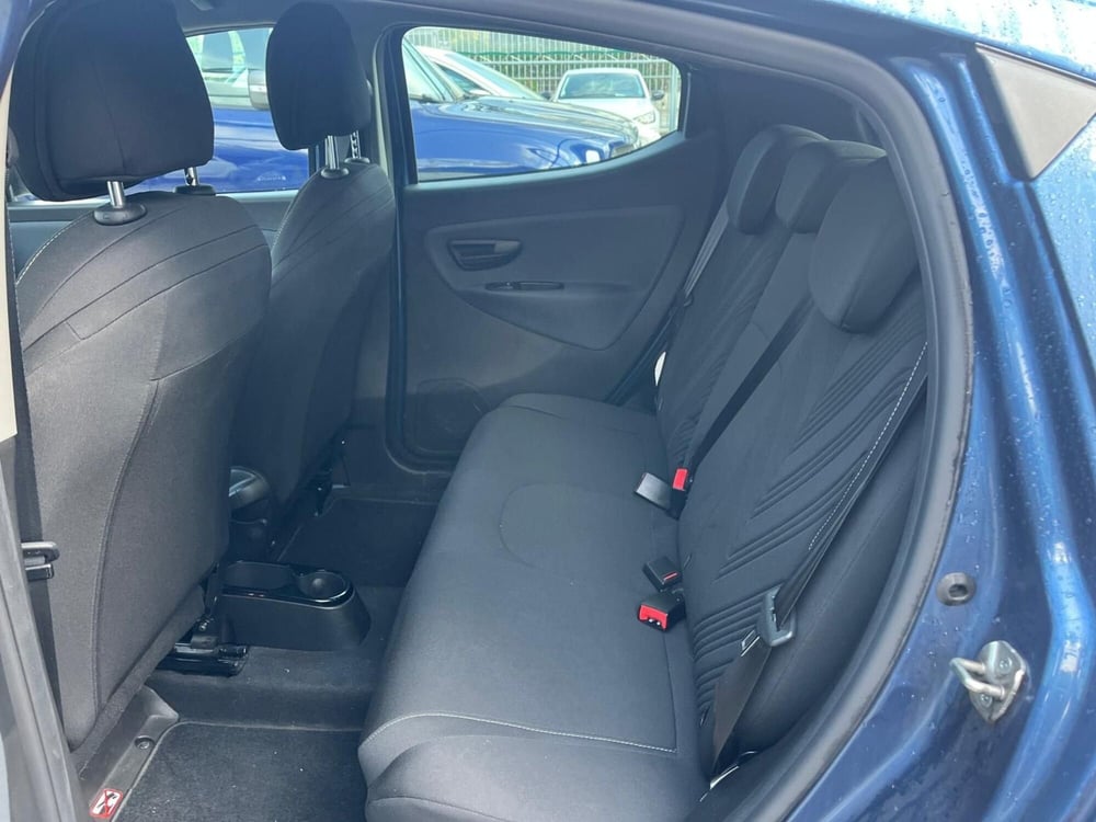 Lancia Ypsilon usata a Milano (12)