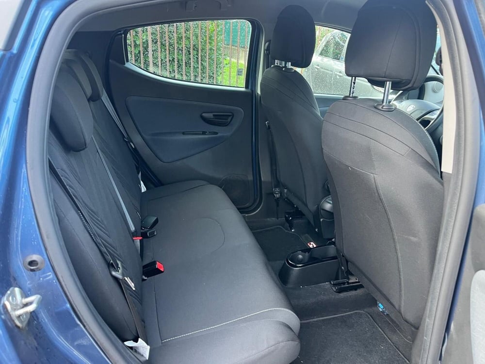 Lancia Ypsilon usata a Milano (13)