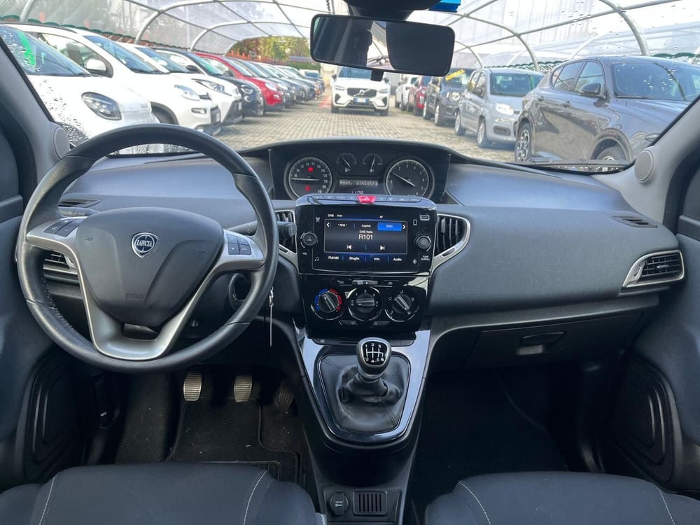 Lancia Ypsilon usata a Milano (14)