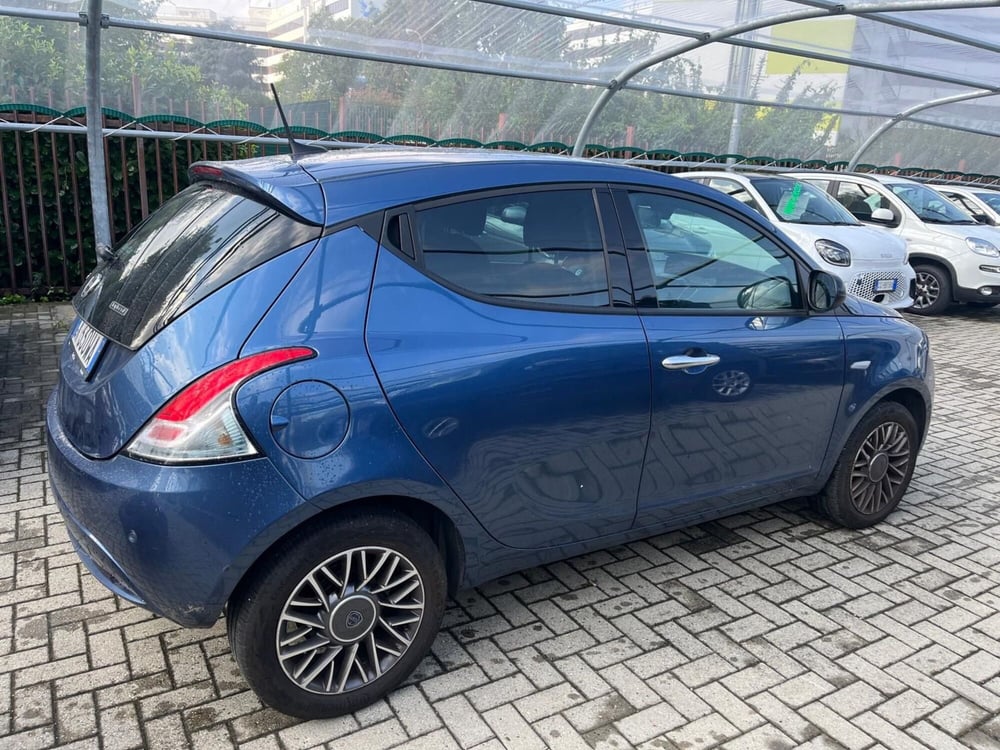 Lancia Ypsilon usata a Milano (5)