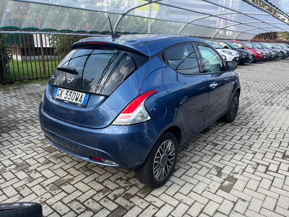 Lancia Ypsilon usata a Milano (7)