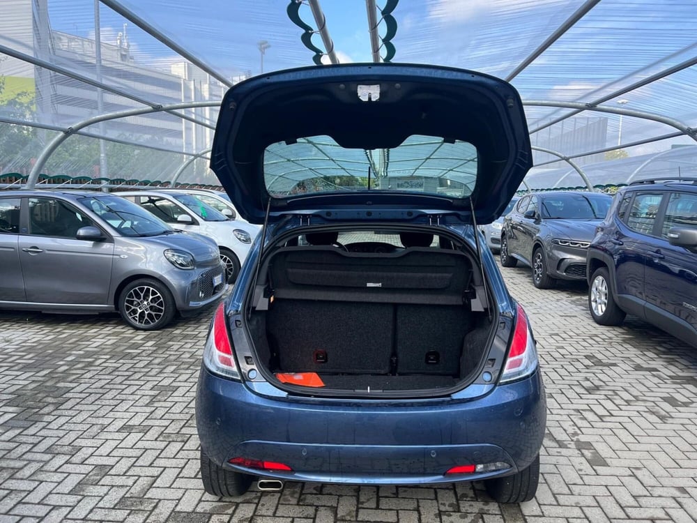 Lancia Ypsilon usata a Milano (9)