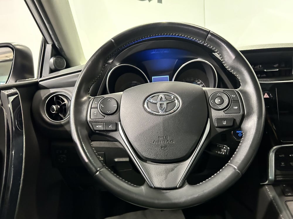 Toyota Auris Station Wagon usata a Milano (10)