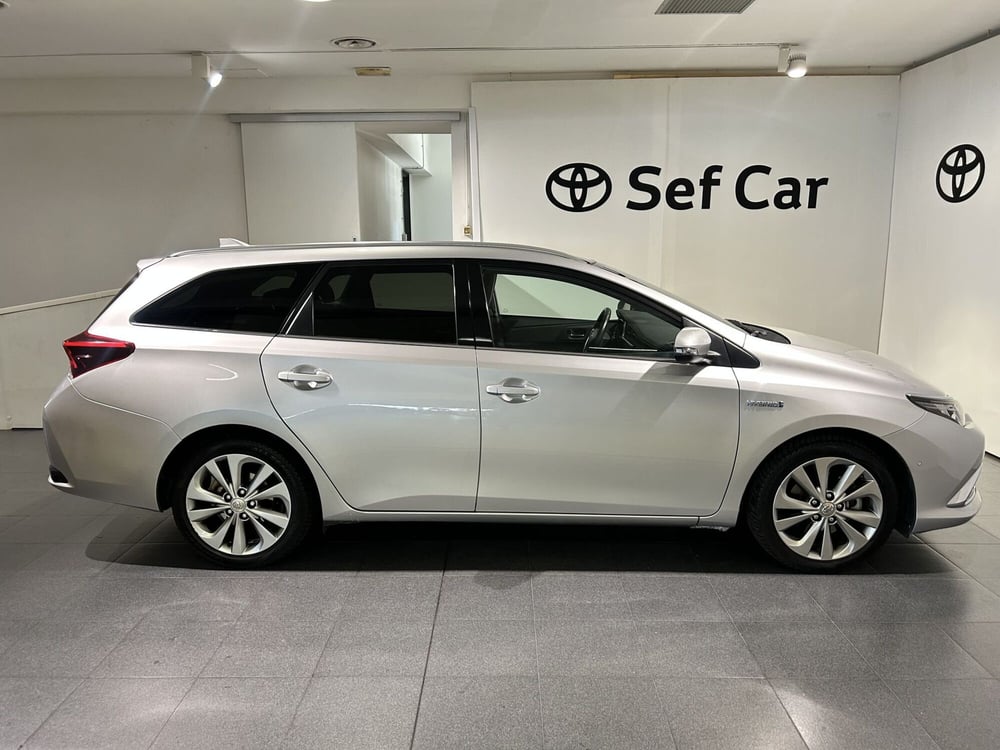 Toyota Auris Station Wagon usata a Milano (14)