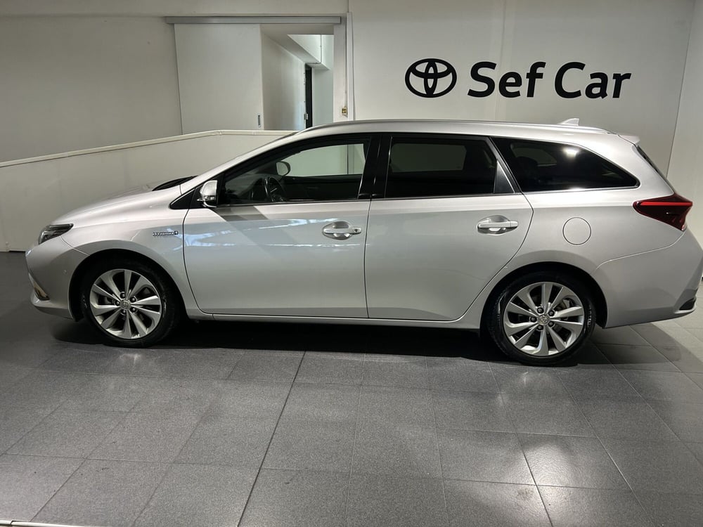 Toyota Auris Station Wagon usata a Milano (3)
