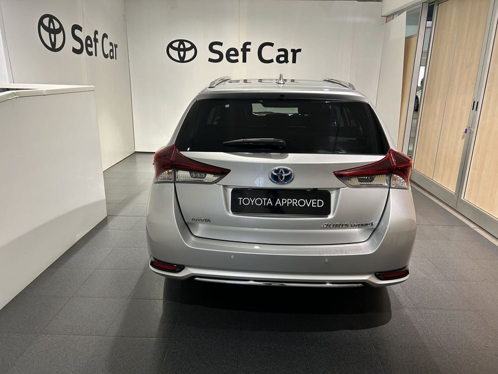 Toyota Auris Station Wagon usata a Milano (4)