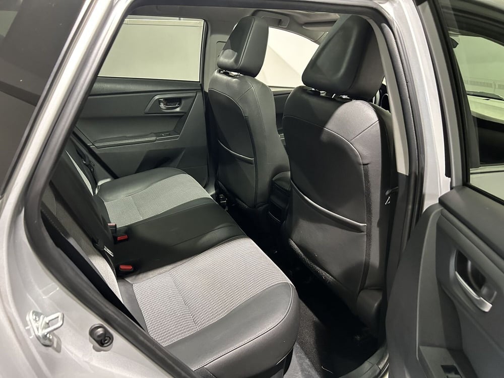 Toyota Auris Station Wagon usata a Milano (8)
