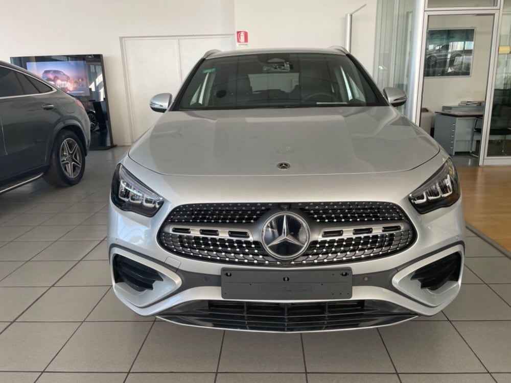 Mercedes-Benz GLA SUV nuova a Siena (2)