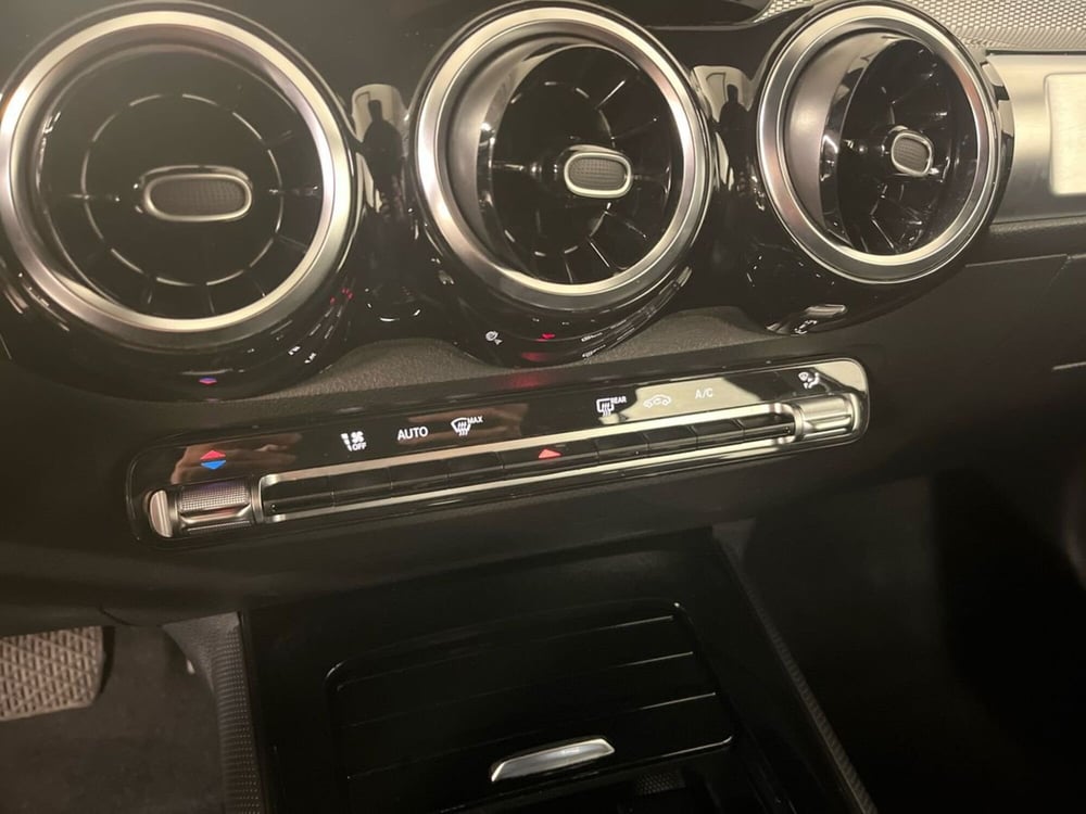 Mercedes-Benz GLB usata a Milano (14)