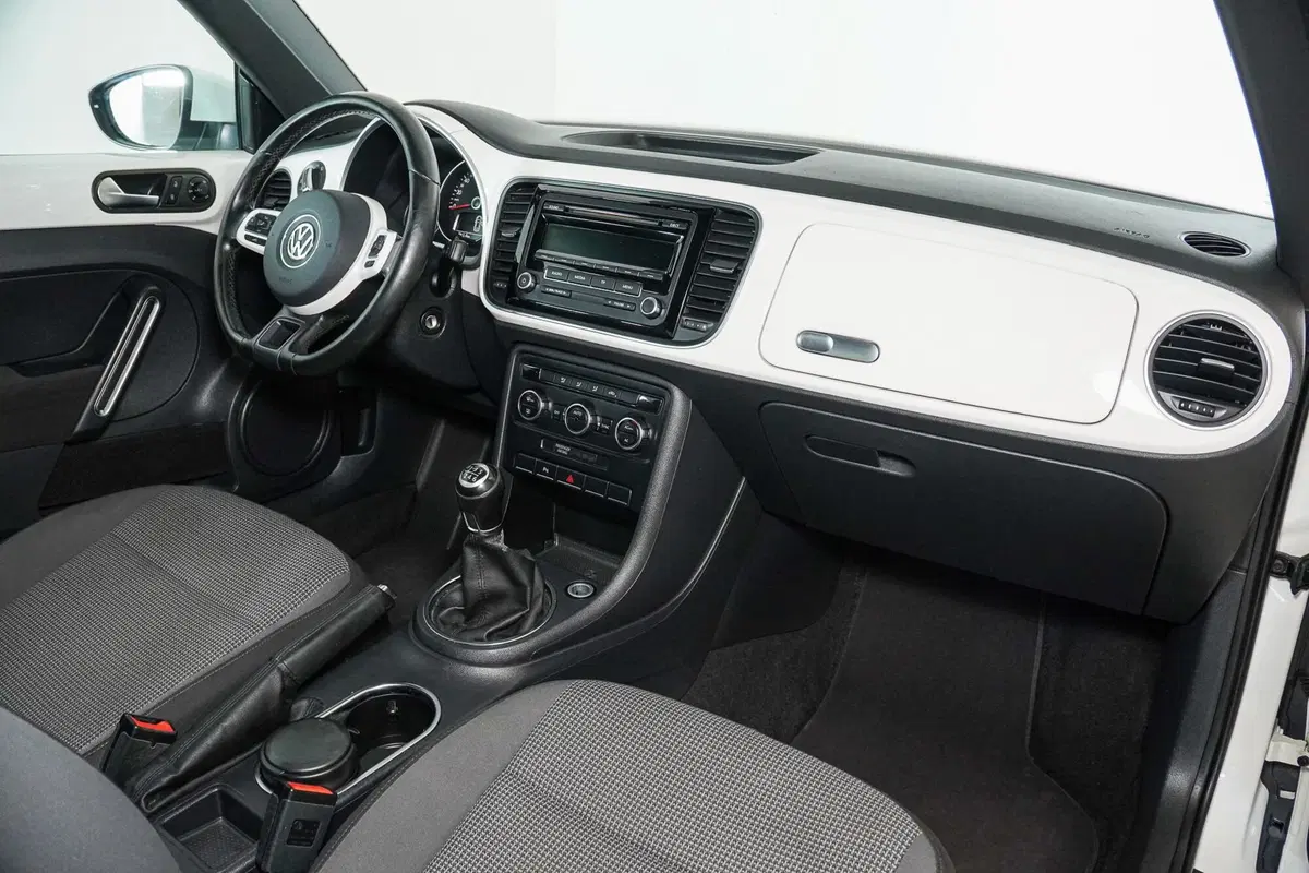 Volkswagen Maggiolino Cabrio usata a Perugia (11)