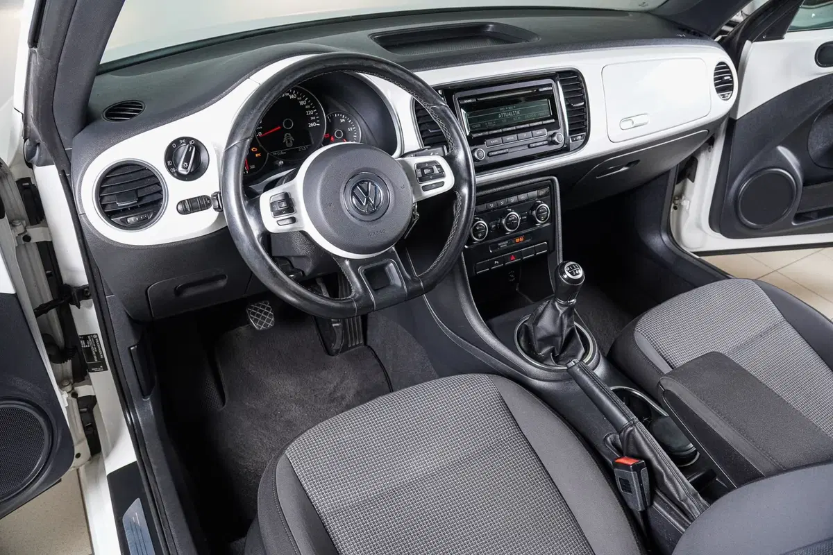 Volkswagen Maggiolino Cabrio usata a Perugia (13)