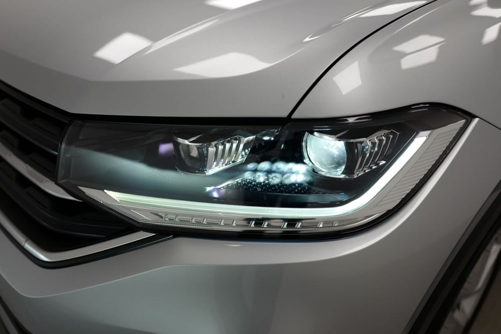 Volkswagen T-Cross usata a Varese (8)
