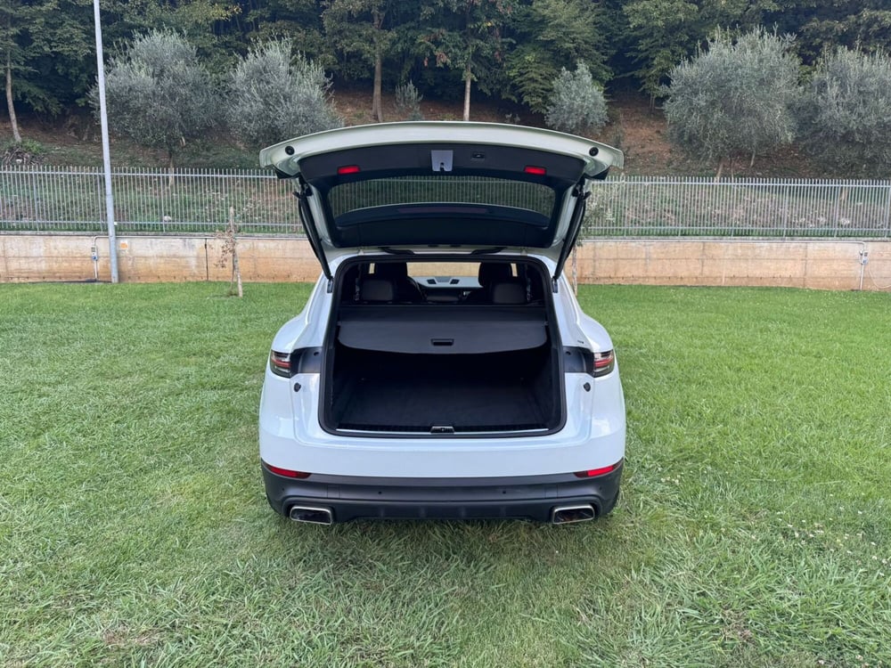 Porsche Cayenne usata a Salerno (12)