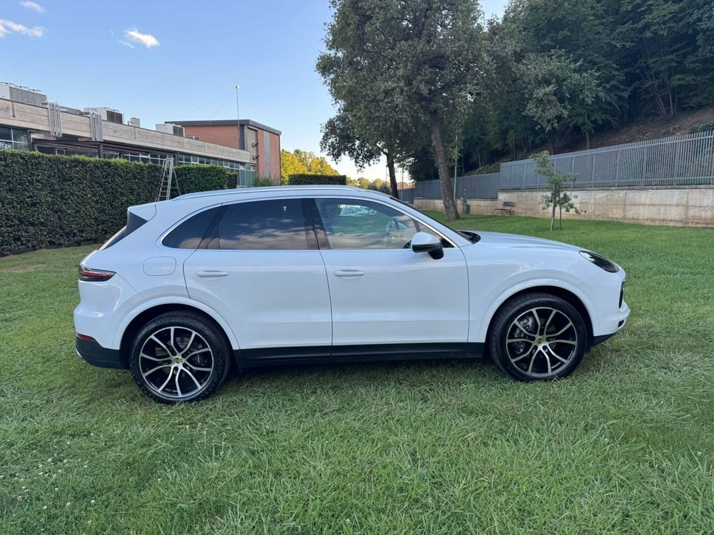Porsche Cayenne usata a Salerno (15)