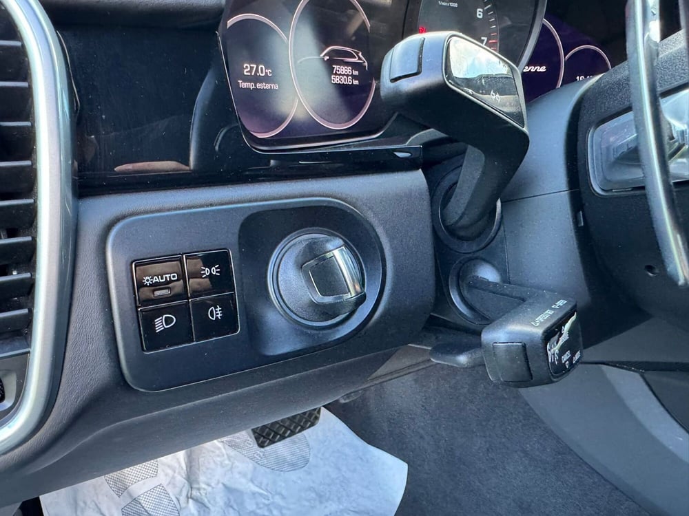 Porsche Cayenne usata a Salerno (20)