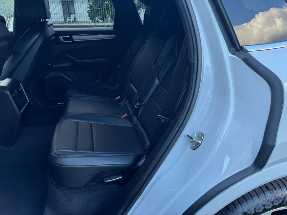 Porsche Cayenne usata a Salerno (7)