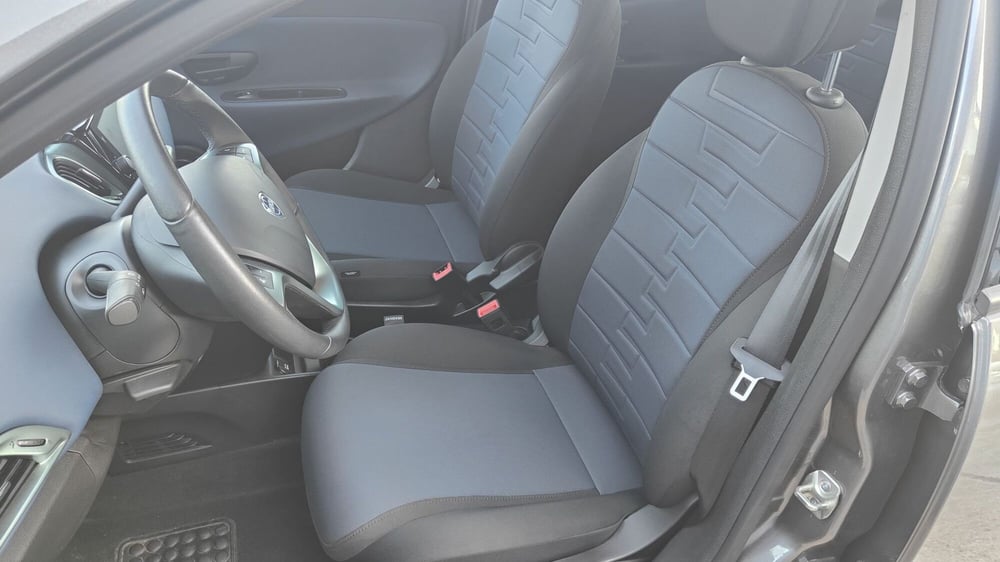 Lancia Ypsilon usata a Milano (10)