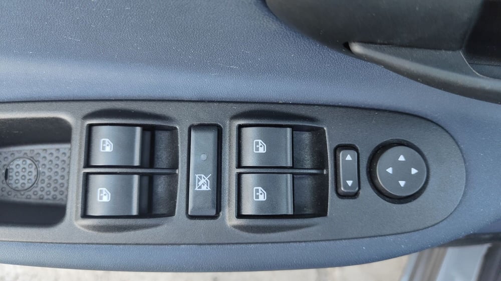 Lancia Ypsilon usata a Milano (12)