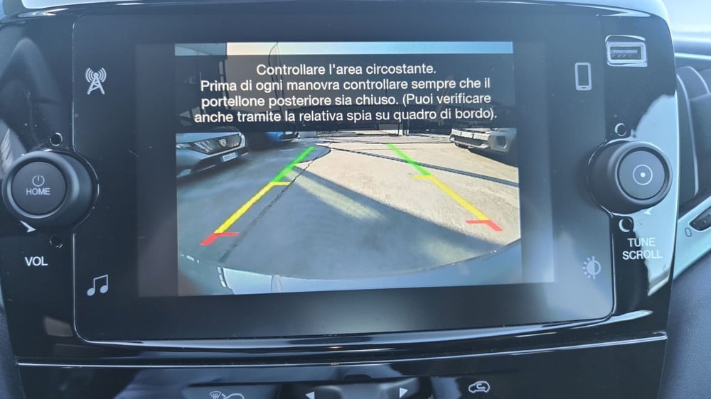Lancia Ypsilon usata a Milano (16)