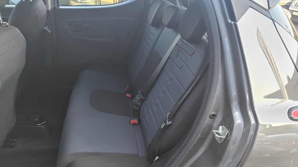 Lancia Ypsilon usata a Milano (19)