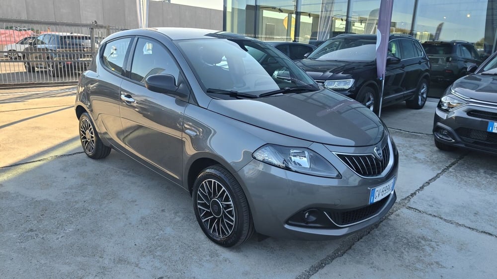 Lancia Ypsilon usata a Milano (3)