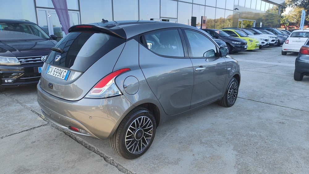 Lancia Ypsilon usata a Milano (4)