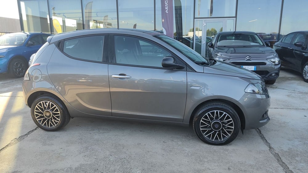 Lancia Ypsilon usata a Milano (5)