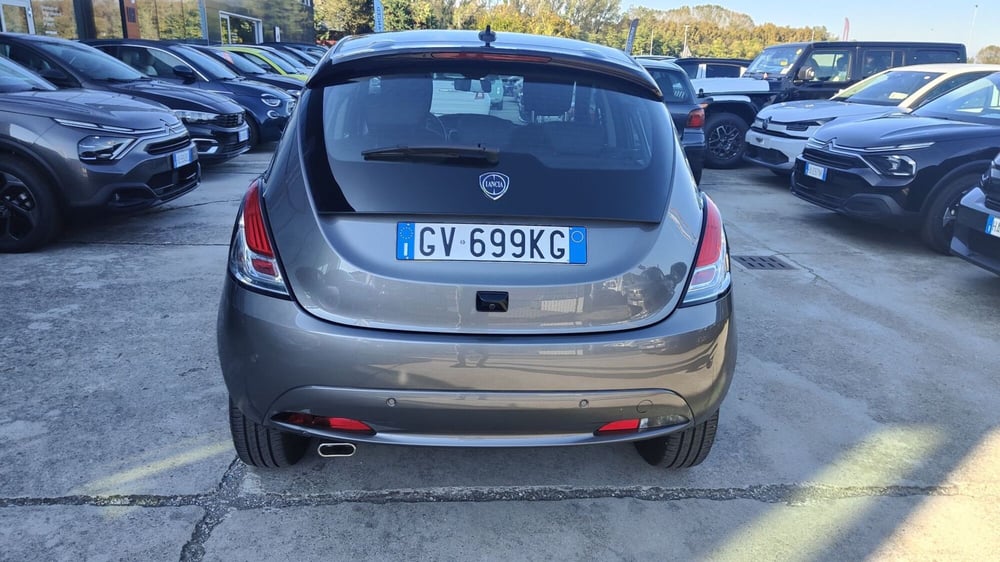 Lancia Ypsilon usata a Milano (6)