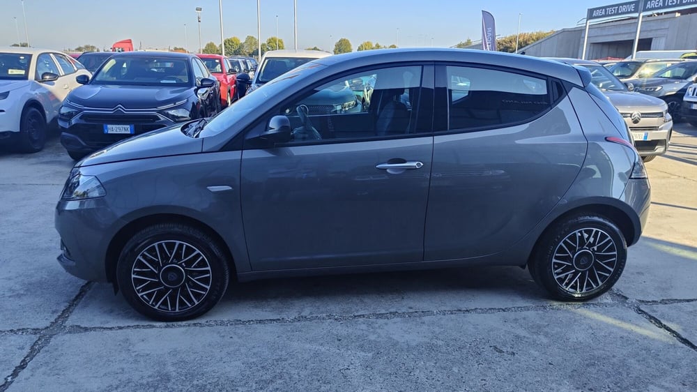 Lancia Ypsilon usata a Milano (9)