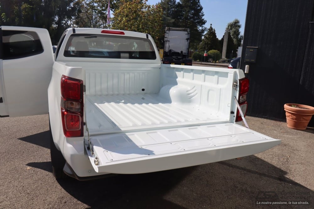 Isuzu D-Max Pick-up nuova a Bologna (6)