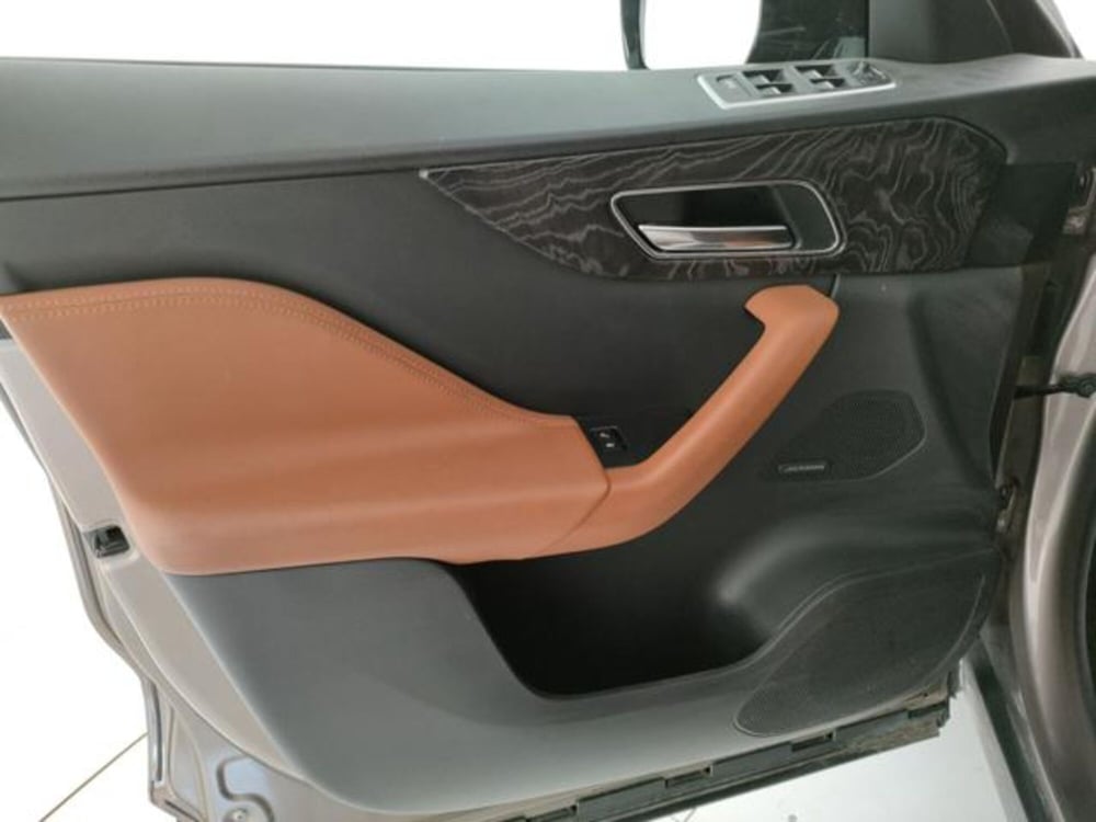 Jaguar F-Pace usata a Modena (11)