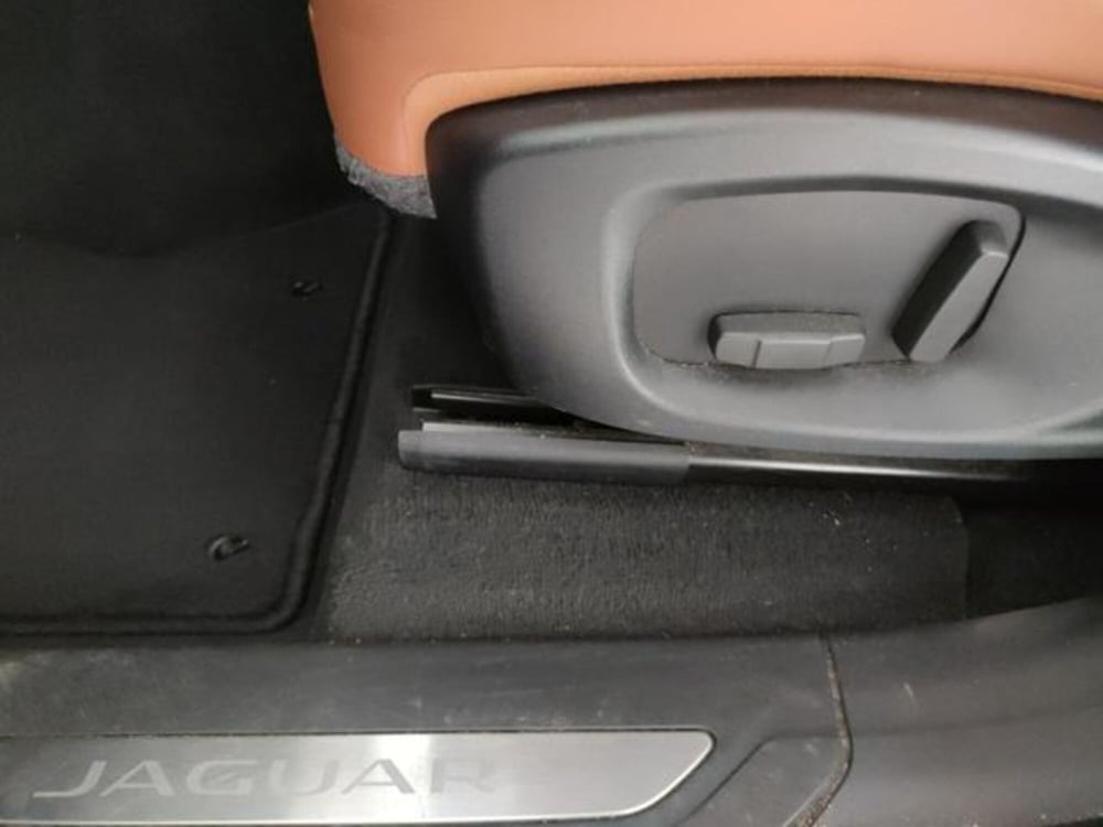 Jaguar F-Pace usata a Modena (14)