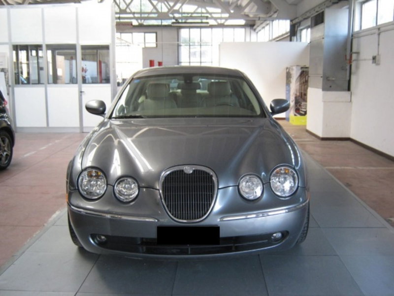 Jaguar S-Type usata a Fermo (2)