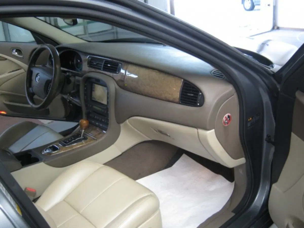Jaguar S-Type usata a Fermo (6)