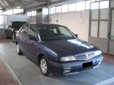 Lancia Delta 1.6 i.e. 16V cat 5 porte LE del 1997 usata a Porto San Giorgio