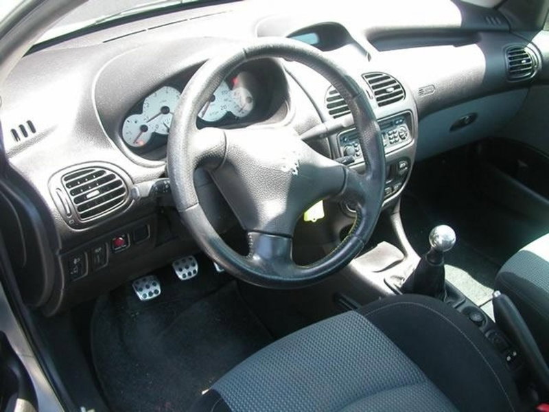 Peugeot 206 Cabrio usata a Fermo (7)