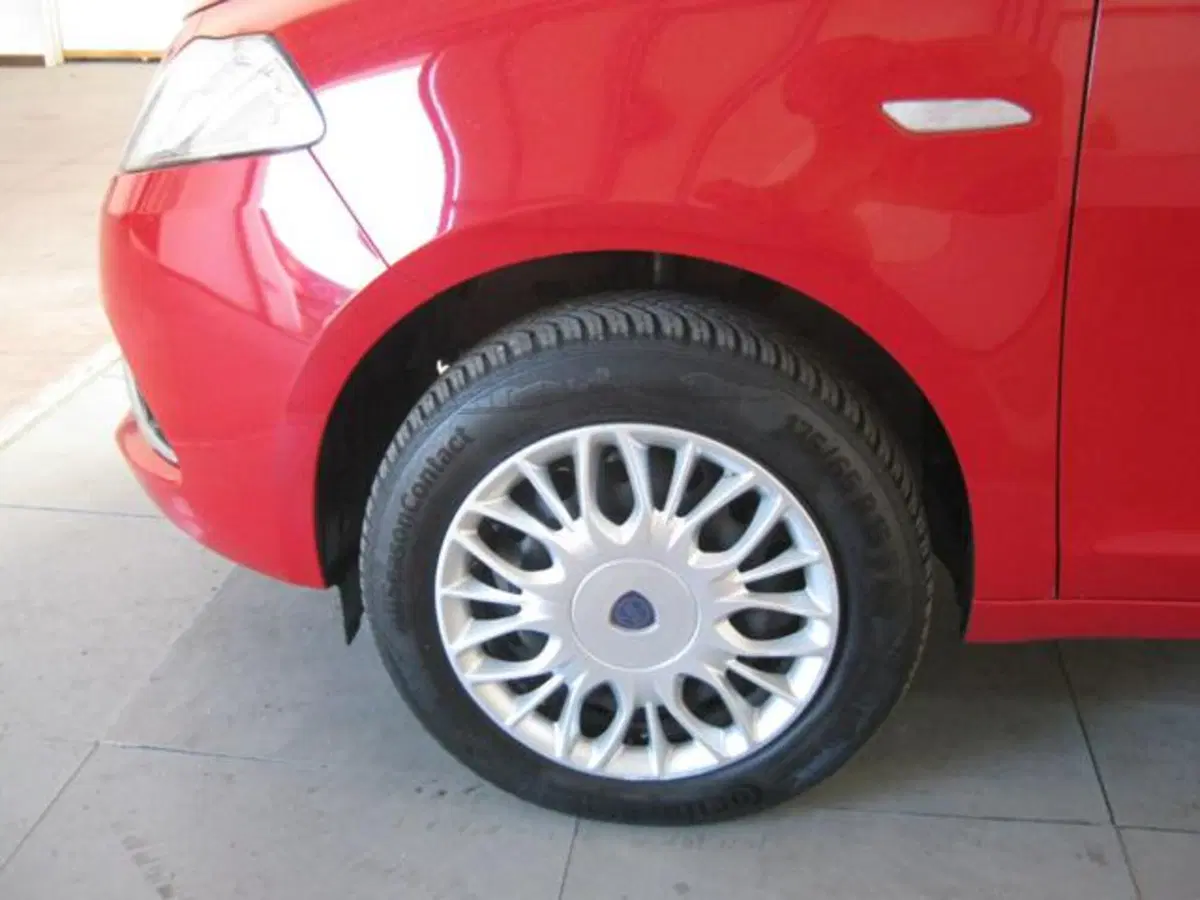 Lancia Ypsilon usata a Fermo (11)
