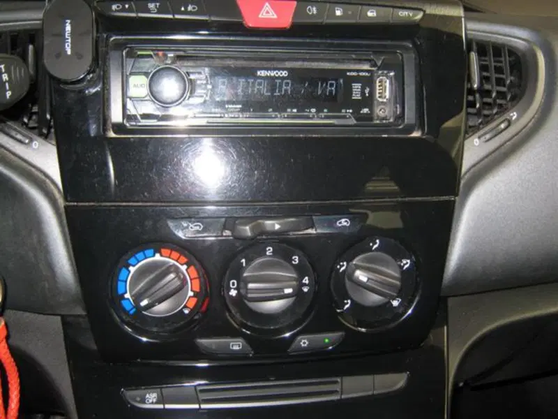 Lancia Ypsilon usata a Fermo (5)