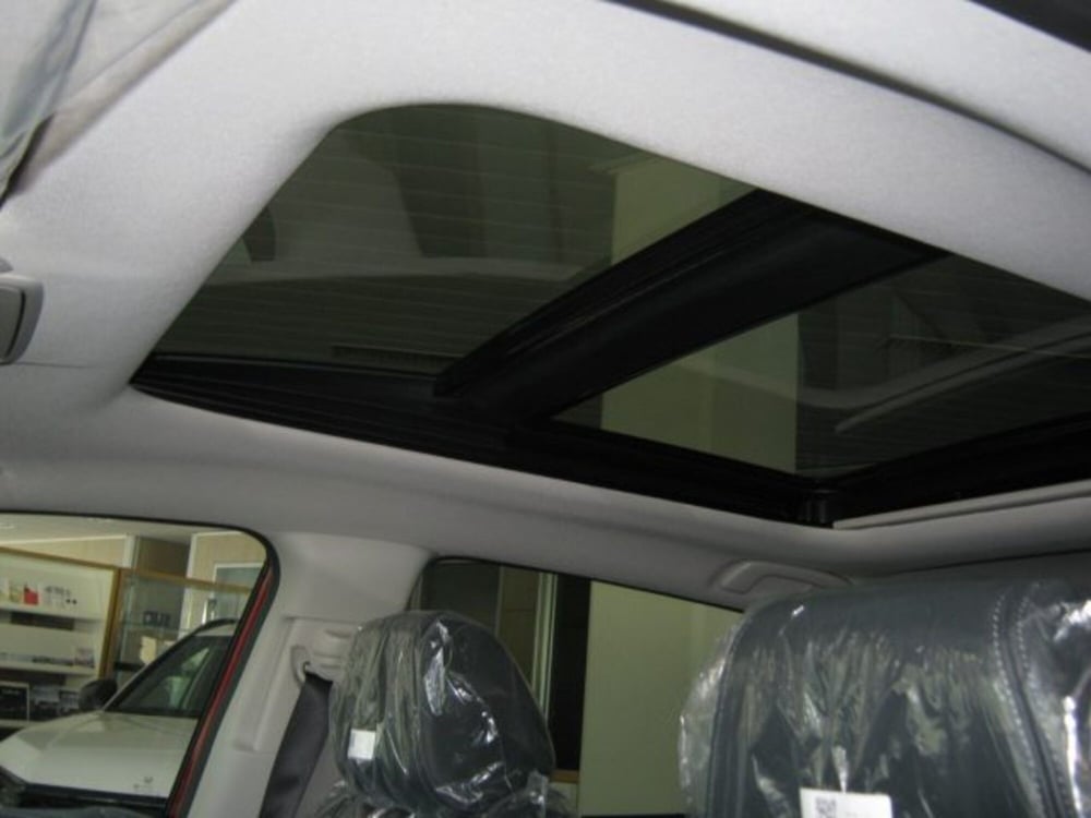 Honda ZR-V nuova a Fermo (17)