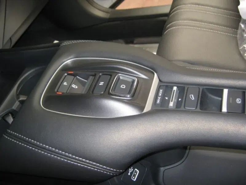 Honda ZR-V nuova a Fermo (17)