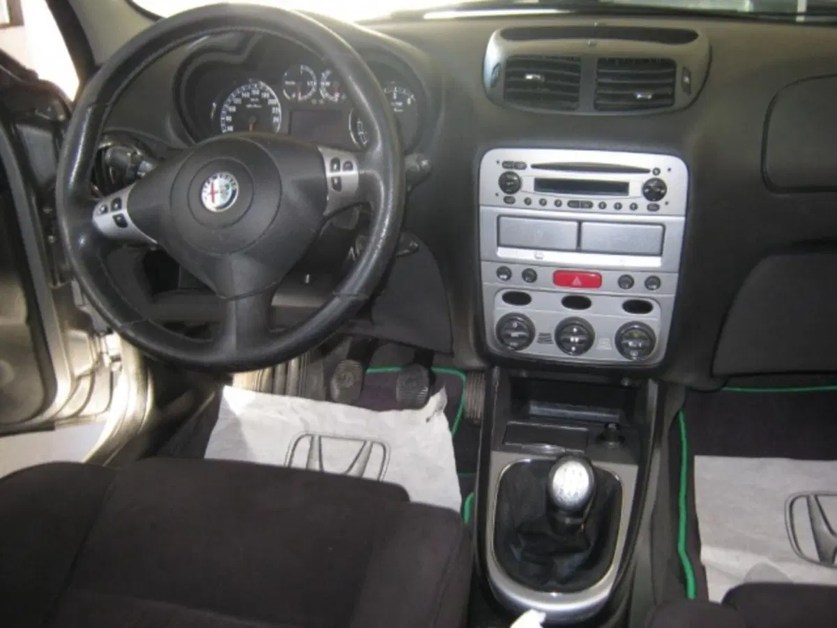 Alfa Romeo 147 usata a Fermo (7)