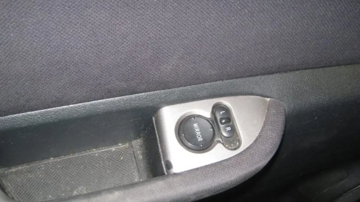 Honda FR-V usata a Fermo (12)