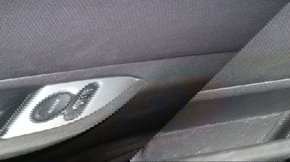 Honda FR-V usata a Fermo (12)
