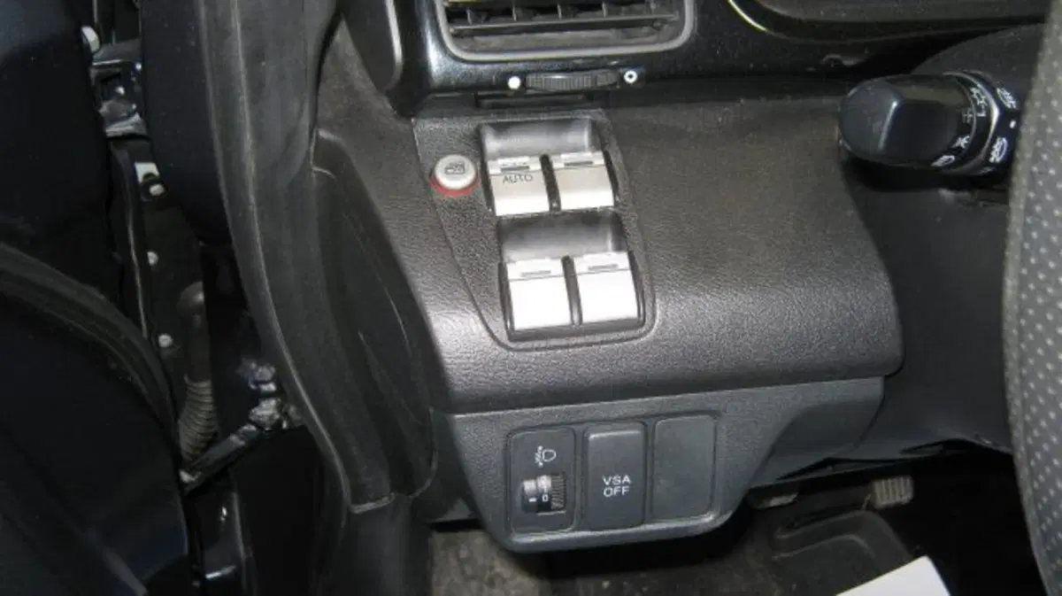 Honda FR-V usata a Fermo (13)