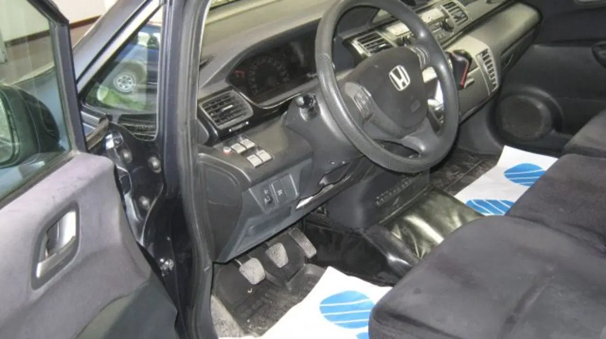 Honda FR-V usata a Fermo (5)