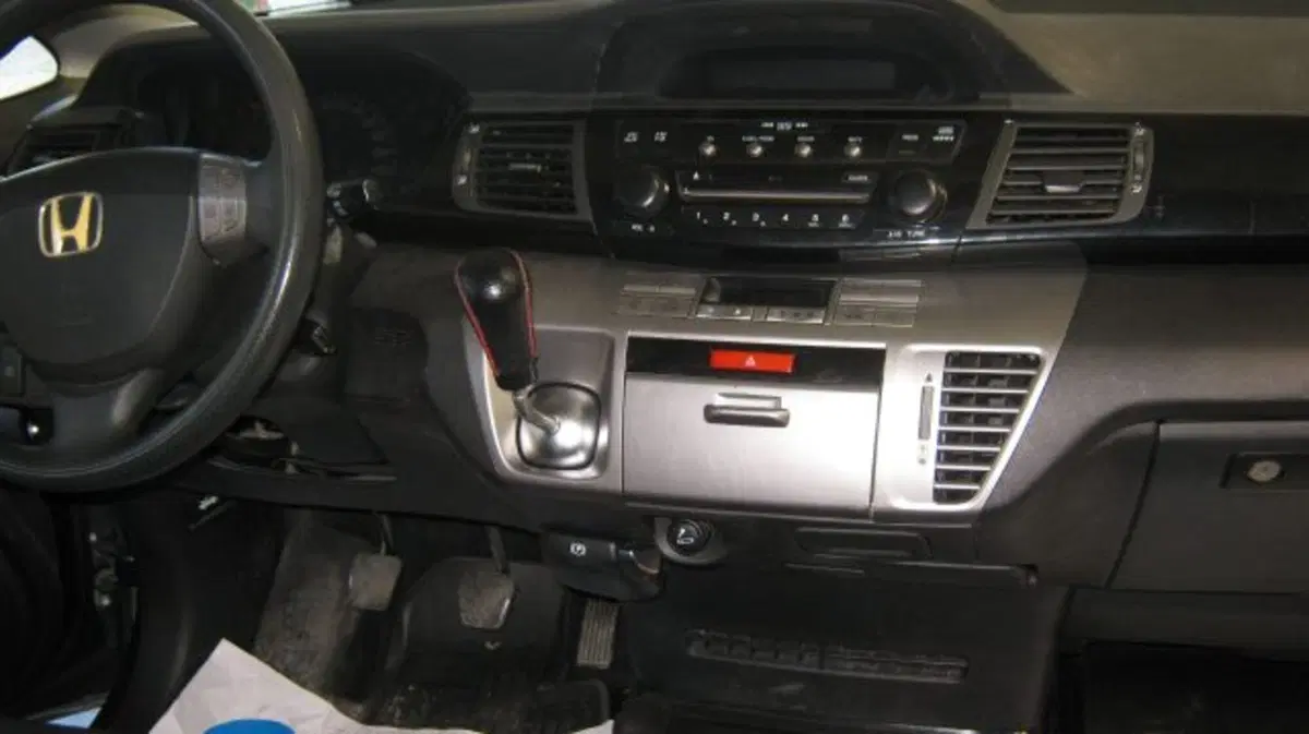 Honda FR-V usata a Fermo (7)