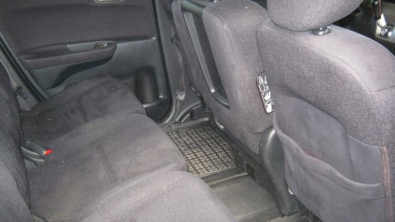 Honda FR-V usata a Fermo (9)