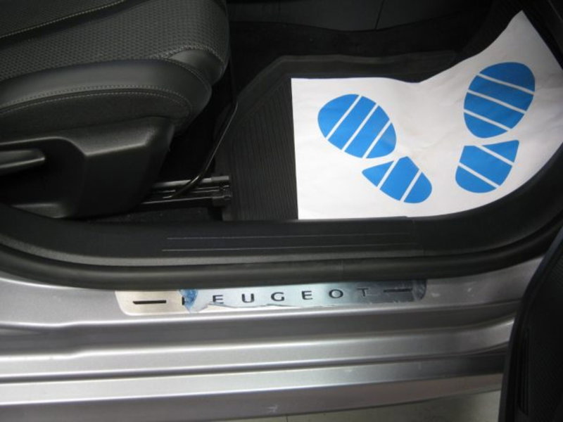 Peugeot 208 usata a Fermo (18)