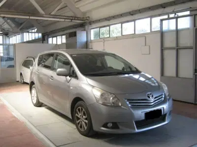 Toyota Verso 2.0 D Active 7 posti del 2012 usata a Porto San Giorgio
