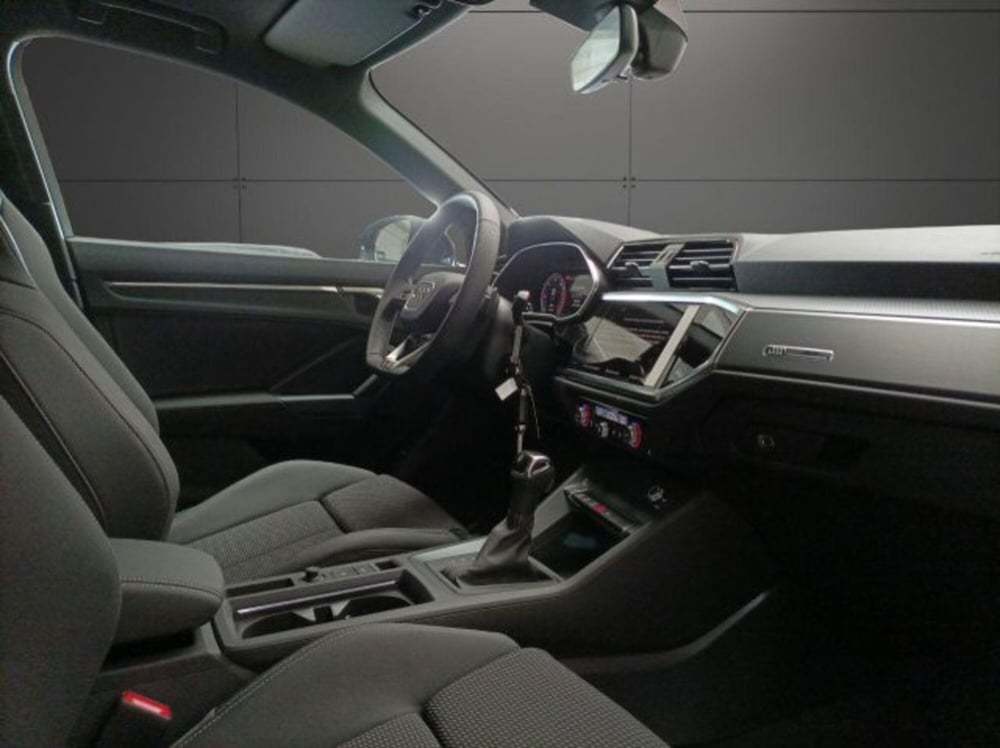 Audi Q3 Sportback nuova a Novara (12)